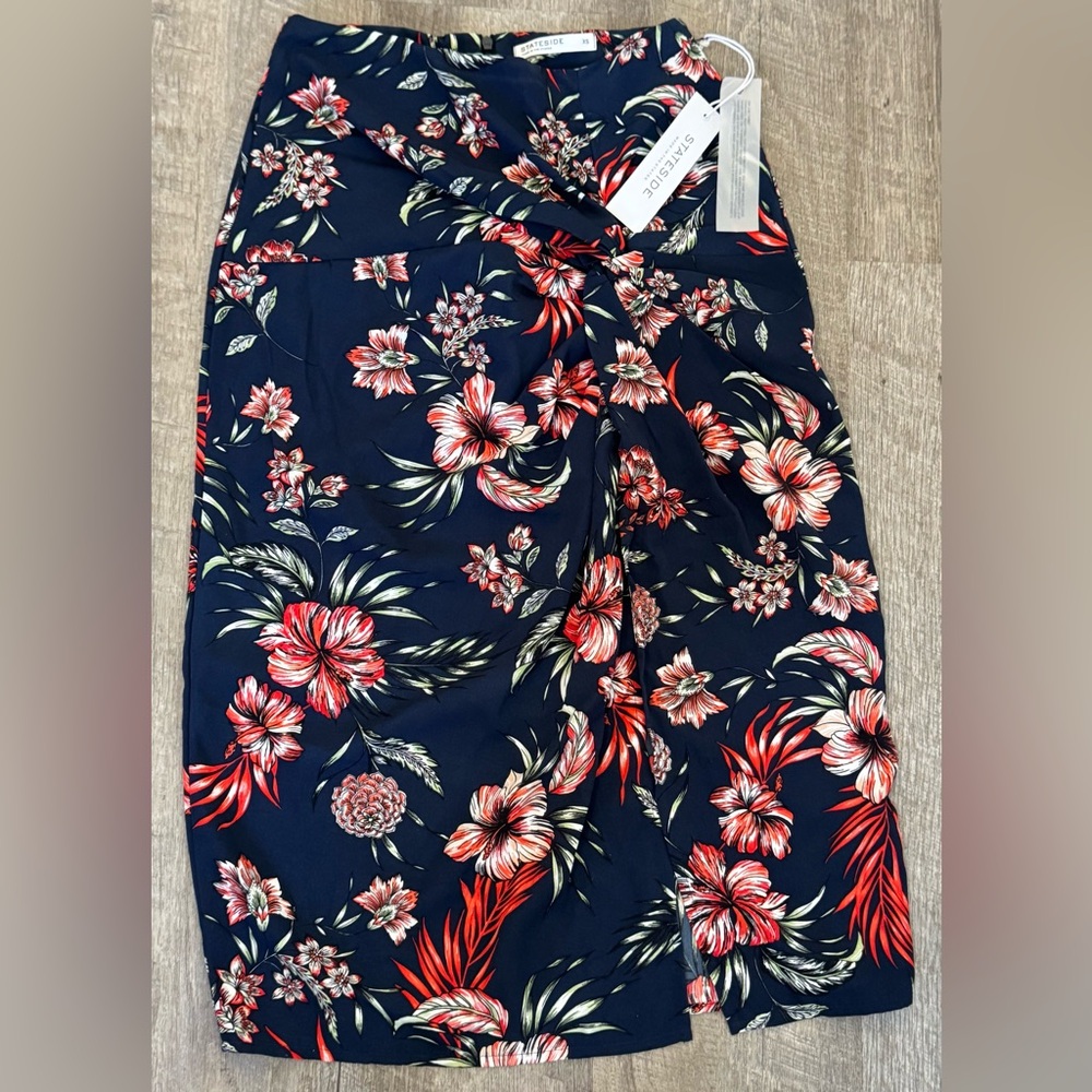Stateside Hawaiian Floral Print Midi Skirt, High Rise, XS, NWT, in Navy and Red